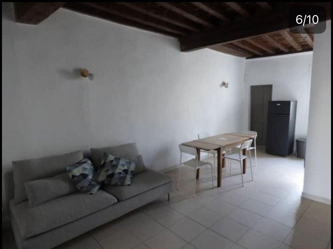 
                                                Location
                                                 Appartement idéal étudiant bail meublé