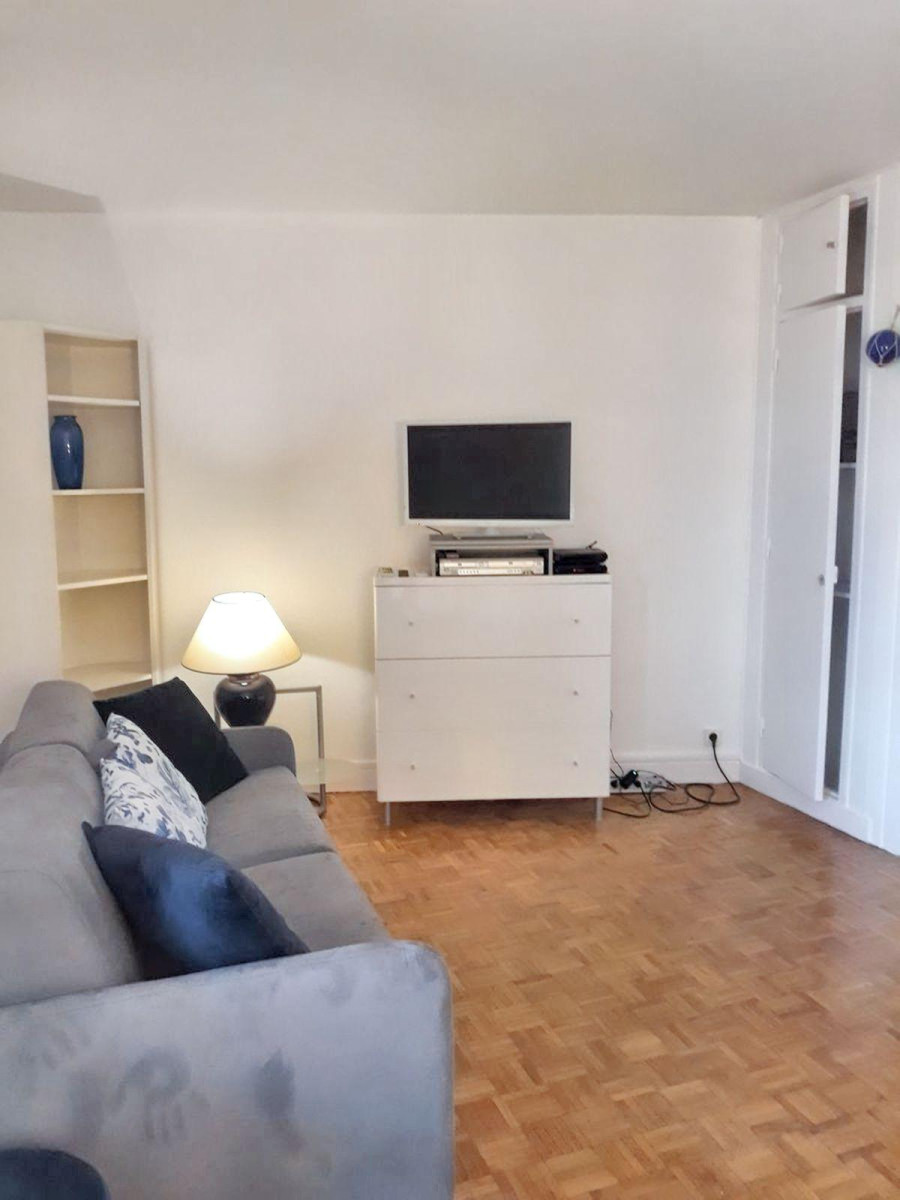 
                                                Location
                                                 Appartement idéal pour F ou H d'affaires internat.