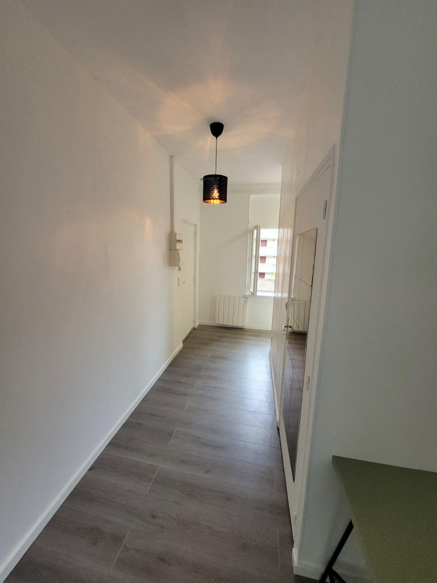 
                                                Location
                                                 Appartement idéal pour jeune actif ou étudiant !