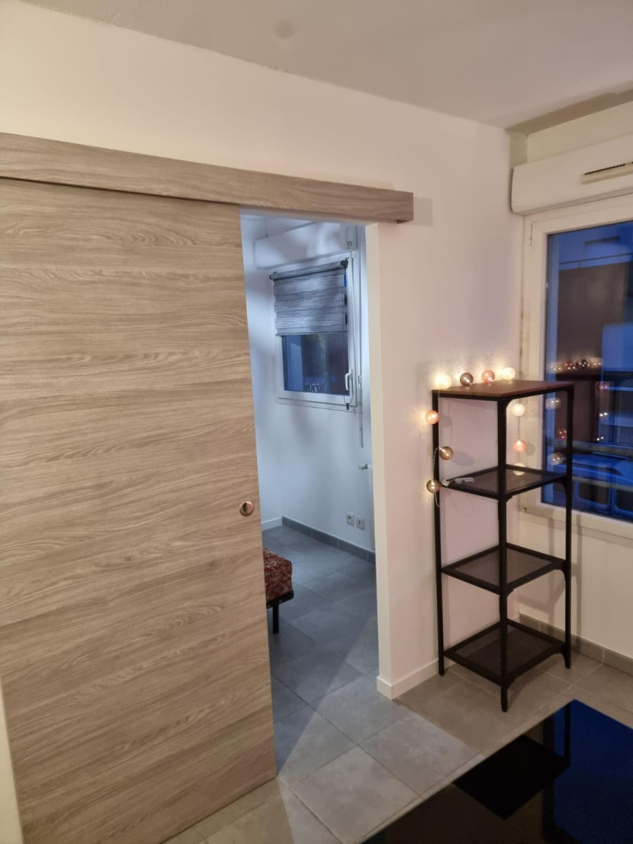 
                                                Location
                                                 Appartement idéal pour un étudiant ou jeune actif.