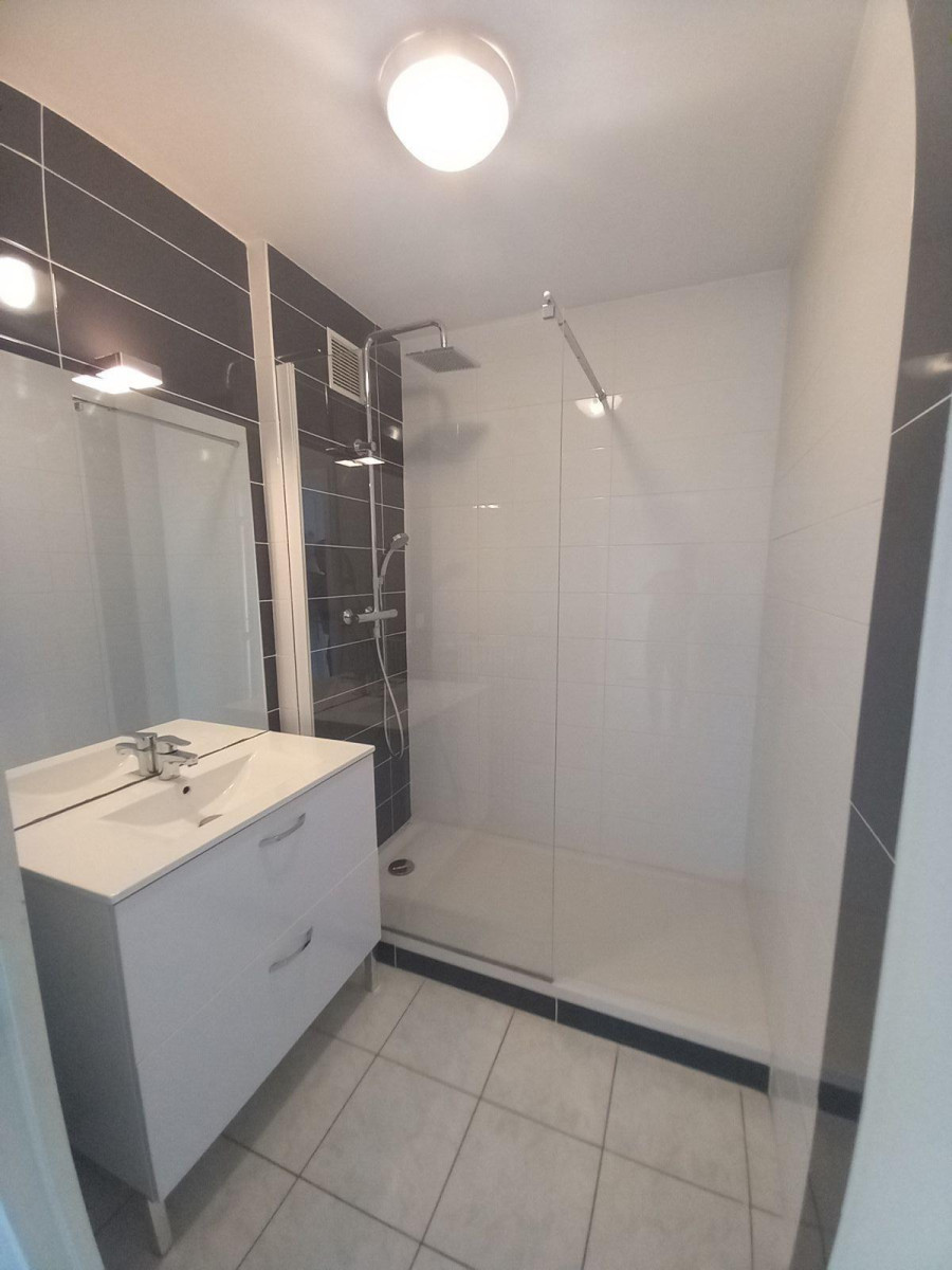 
                                                Location
                                                 Appartement idéalement situé, vue panoramique