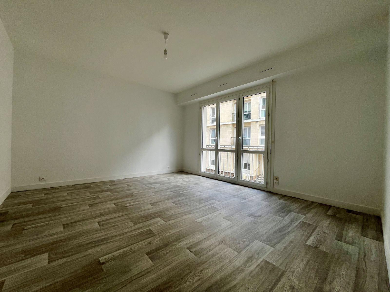 
                                                Location
                                                 Appartement impeccable et lumineux