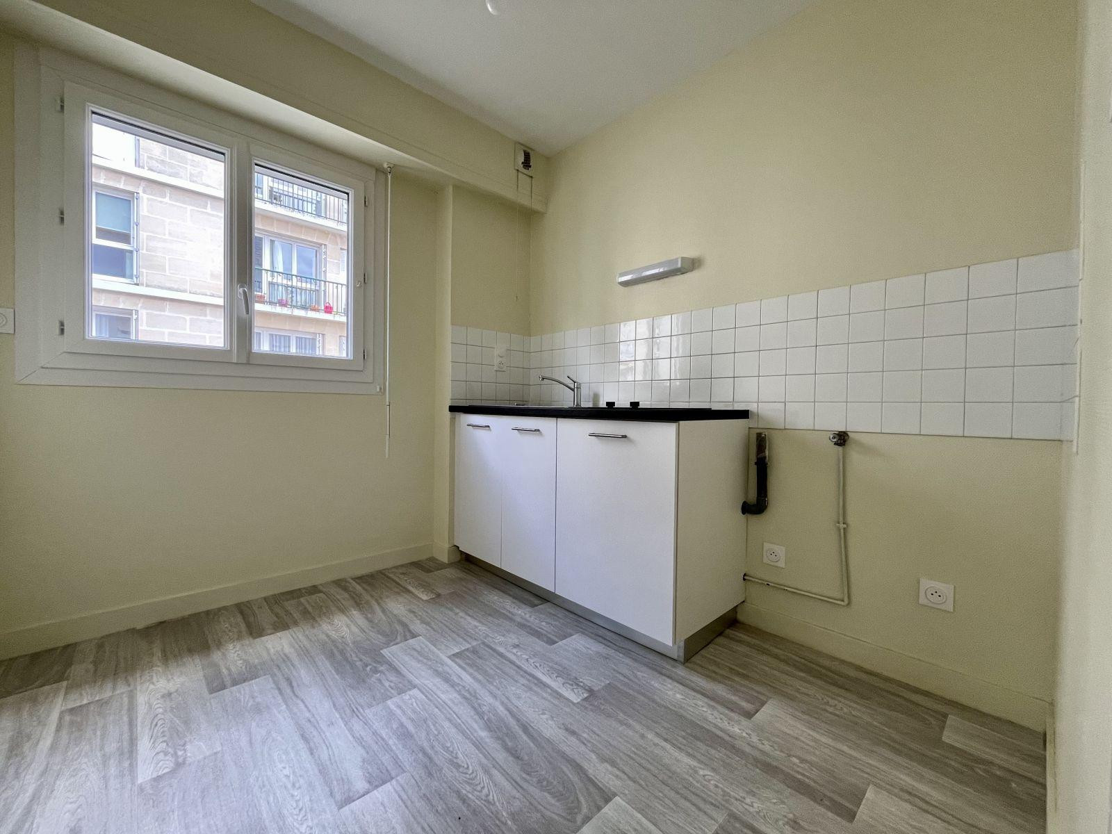 
                                                Location
                                                 Appartement impeccable et lumineux