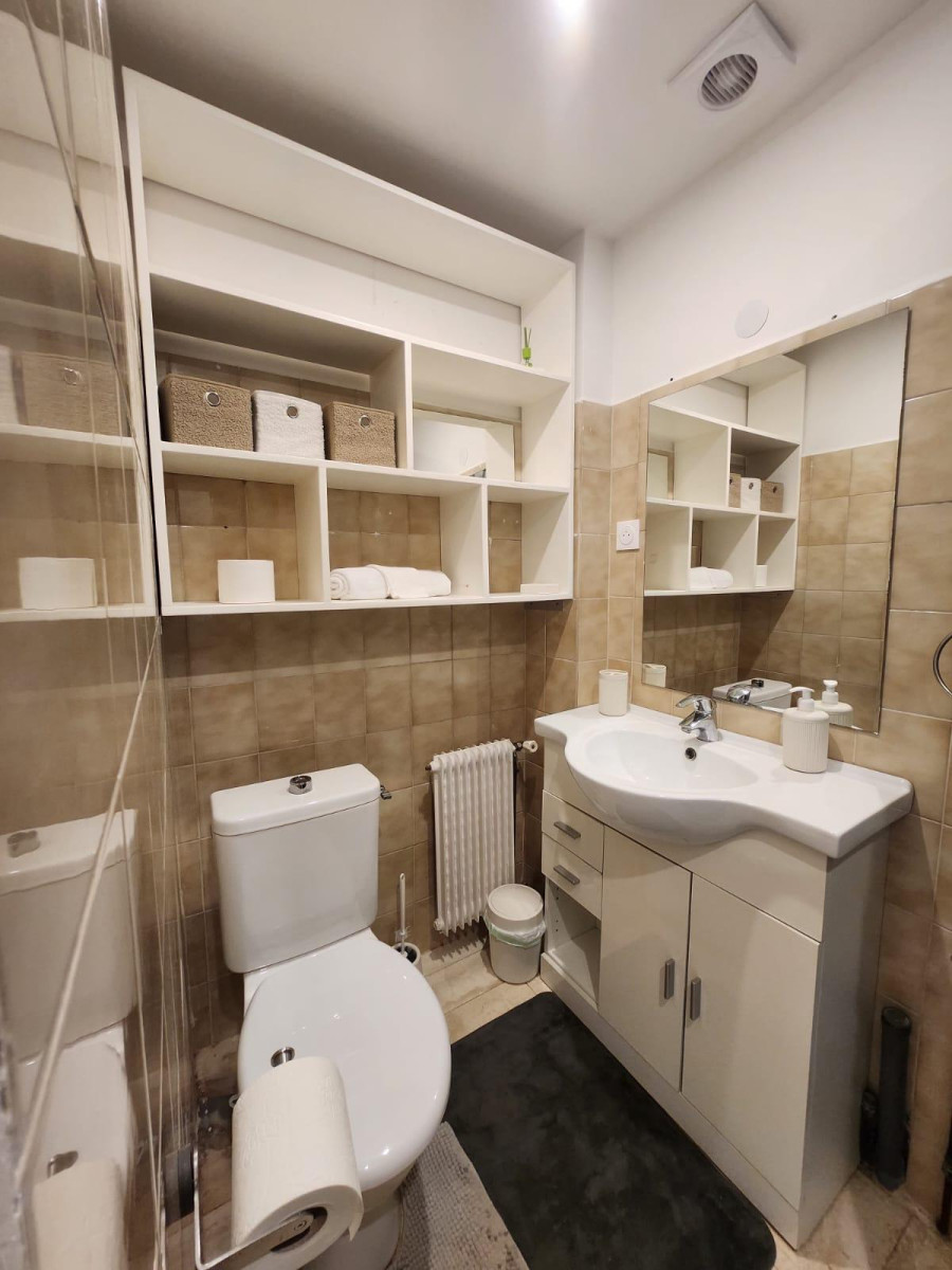 
                                                Location
                                                 Appartement indépendant, dans maison de ville.
