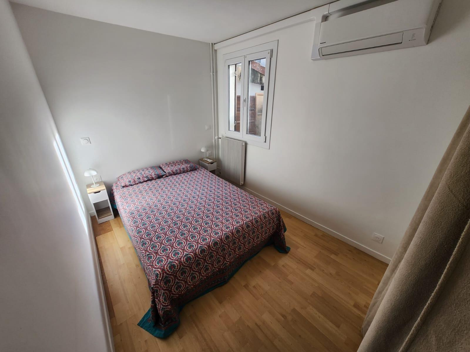 
                                                Location
                                                 Appartement indépendant, dans maison de ville.