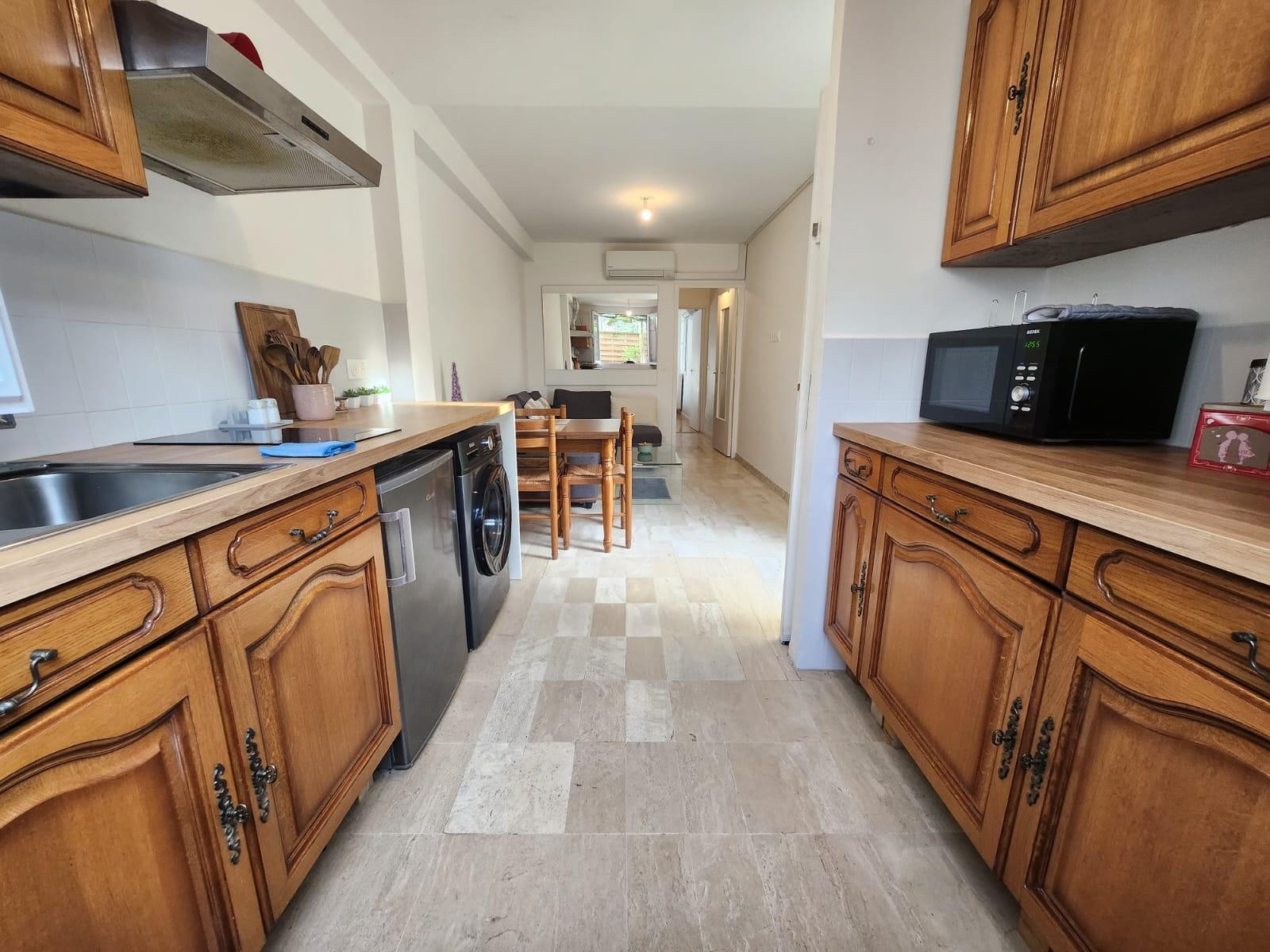 
                                                Location
                                                 Appartement indépendant, dans maison de ville.