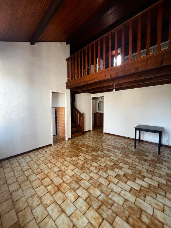 
                                                Location
                                                 Appartement intra muros T2 Bis