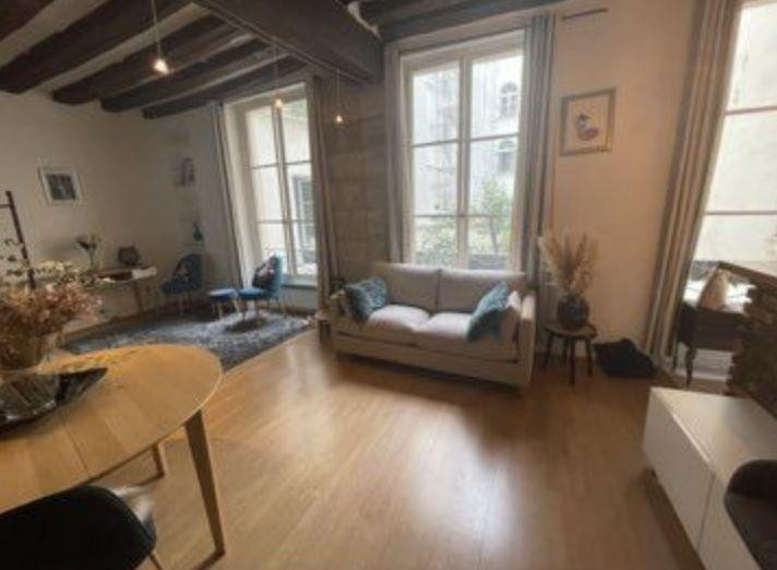 
                                                Location
                                                 Appartement location meublée Marais
