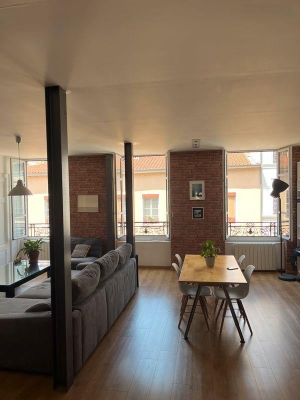 
                                                Location
                                                 Appartement loft T2 - 70m2 - Lyon 7