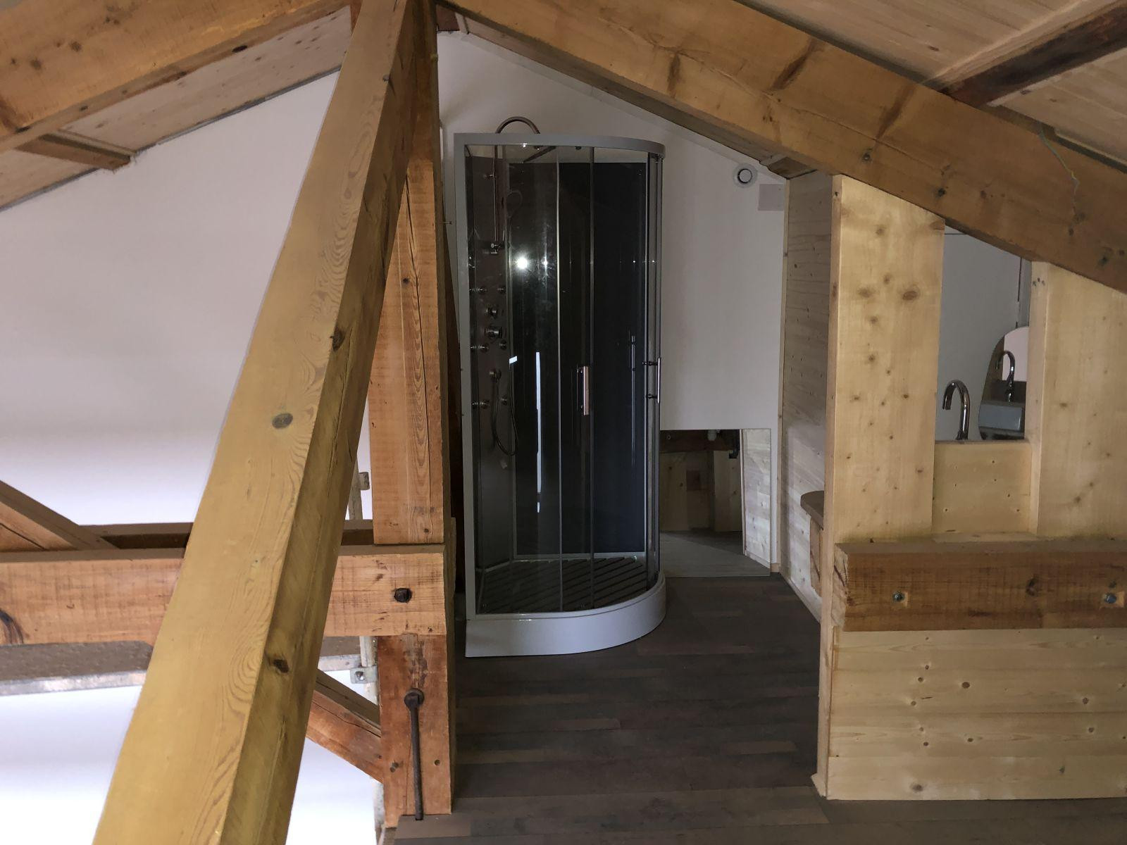 
                                                Location
                                                 Appartement loft très spacieux