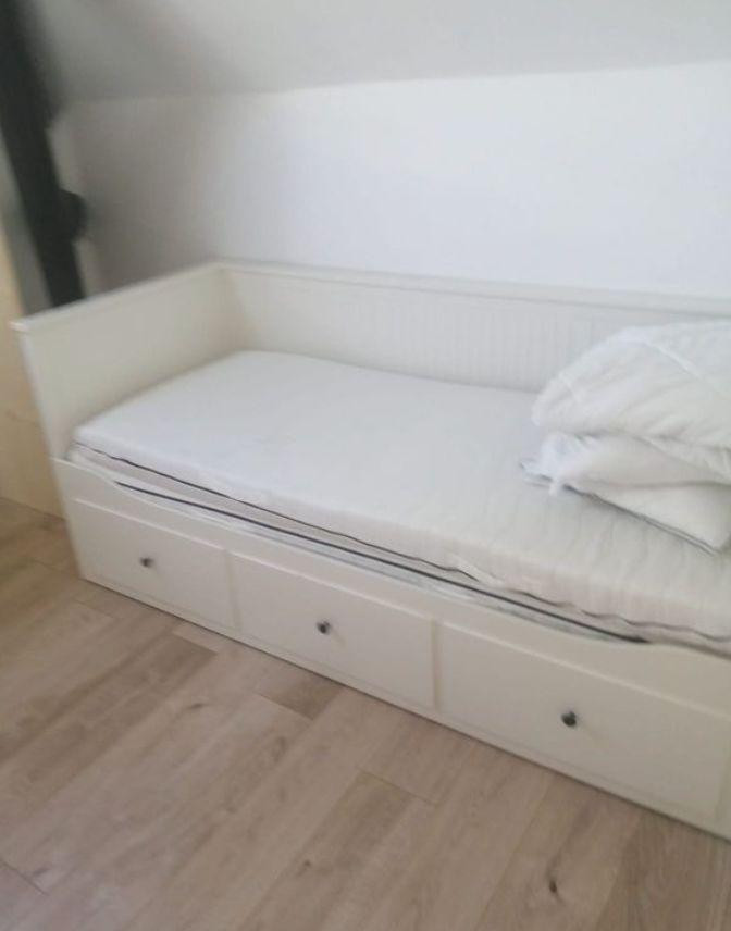 
                                                Location
                                                 Appartement lumineux au calme