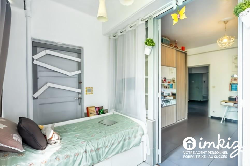 
                                                Vente
                                                 Appartement lumineux avec fort potentiel !