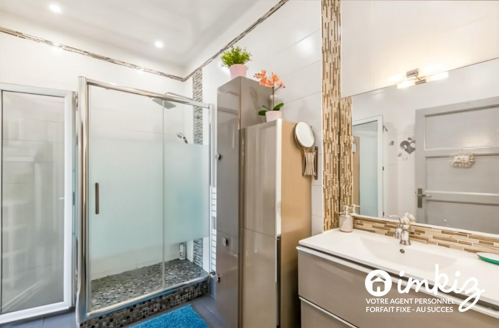 
                                                Vente
                                                 Appartement lumineux avec fort potentiel !