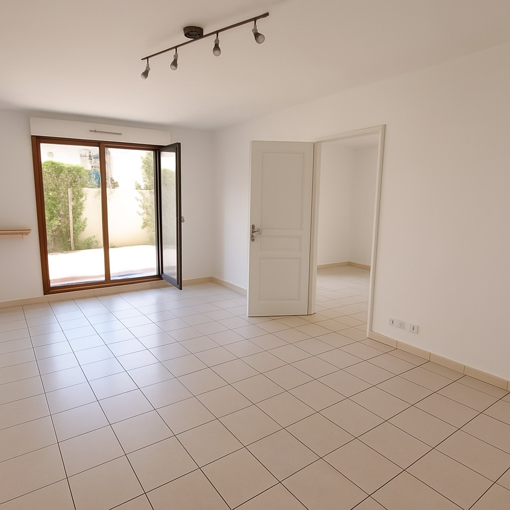 
                                                Vente
                                                 Appartement lumineux avec terrasse et jardin à Antony proche du parc Heller (box en sus)