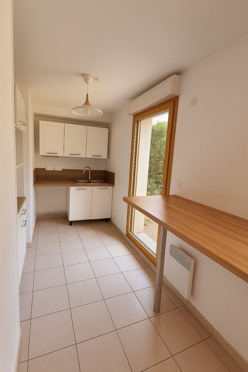 
                                                Vente
                                                 Appartement lumineux avec terrasse et jardin à Antony proche du parc Heller (box en sus)