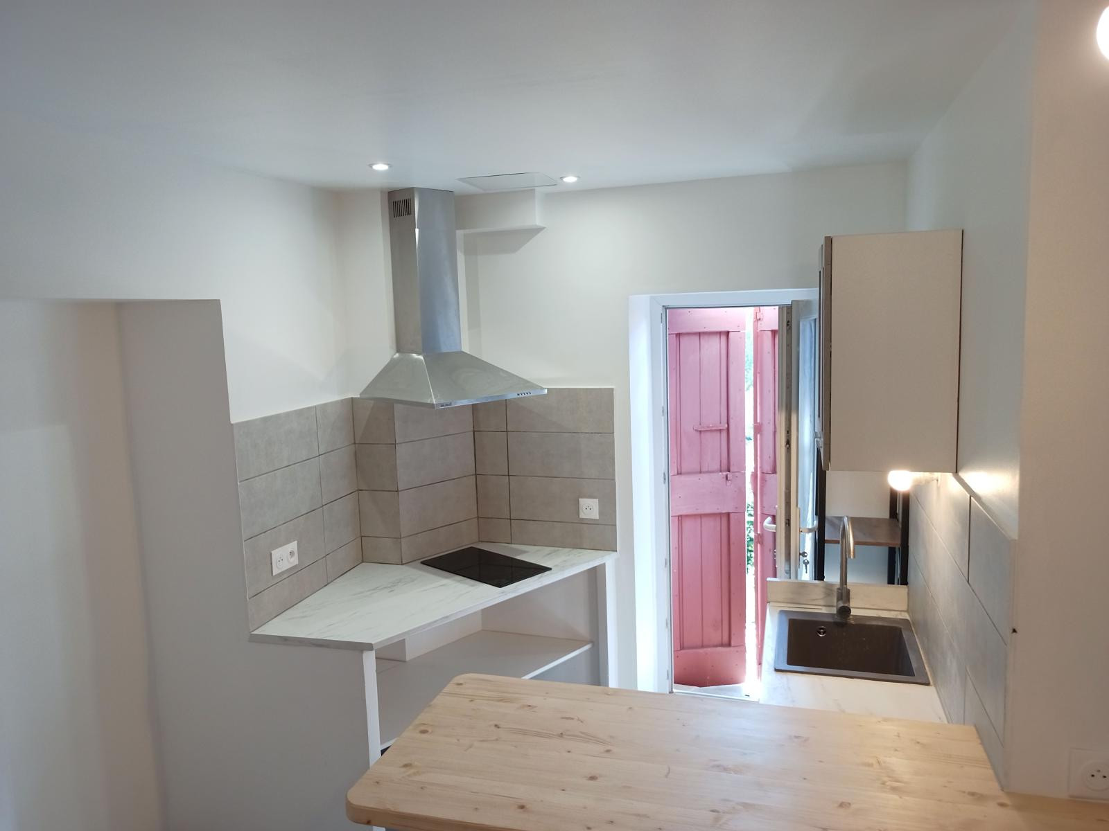 
                                                Location
                                                 “Appartement  lumineux avec vue sur le Luberon”