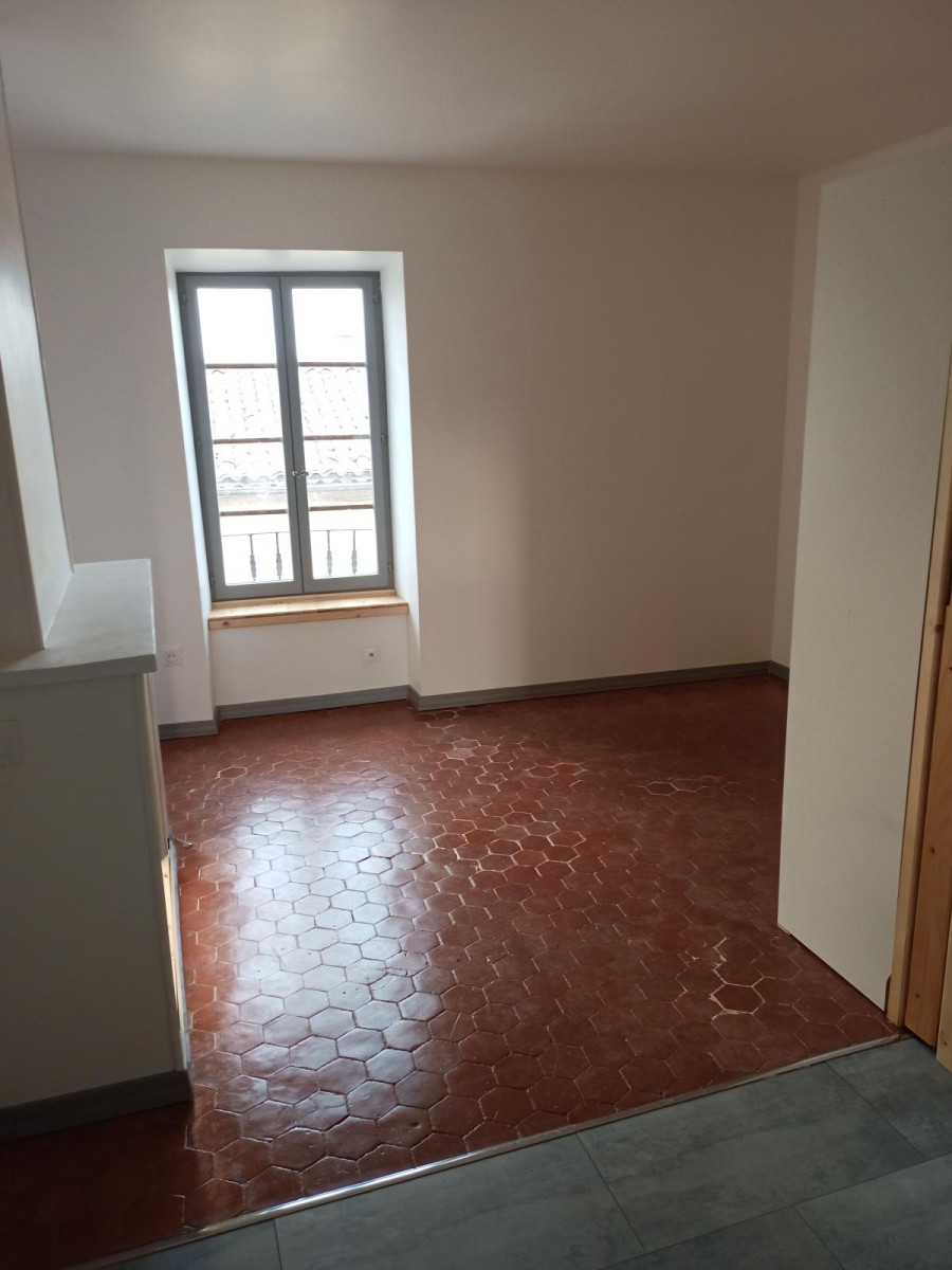 
                                                Location
                                                 “Appartement  lumineux avec vue sur le Luberon”