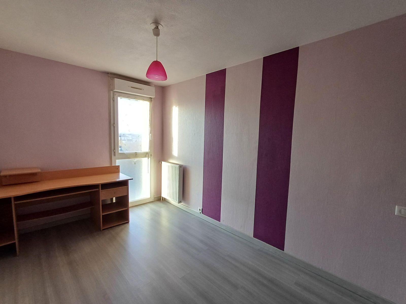 
                                                Location
                                                 Appartement  lumineux avec vue sur les Pyrénées.