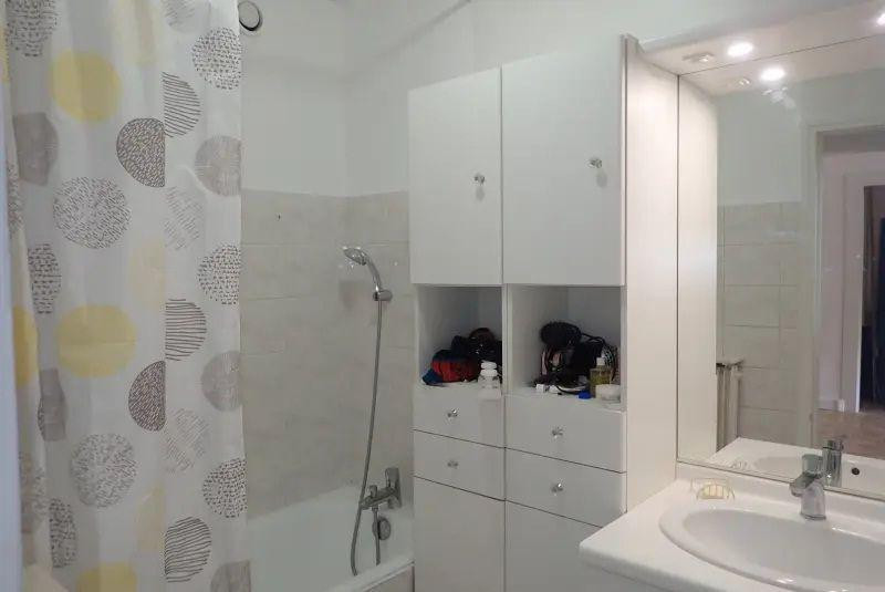 
                                                Location
                                                 Appartement lumineux, baies vitrées et terrasse