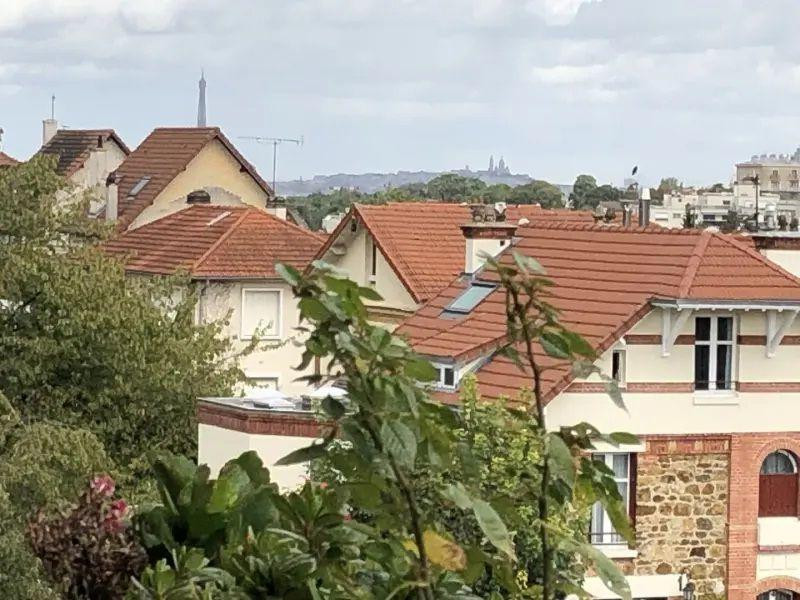 
                                                Location
                                                 Appartement lumineux, balcon, superbe vue dégagée