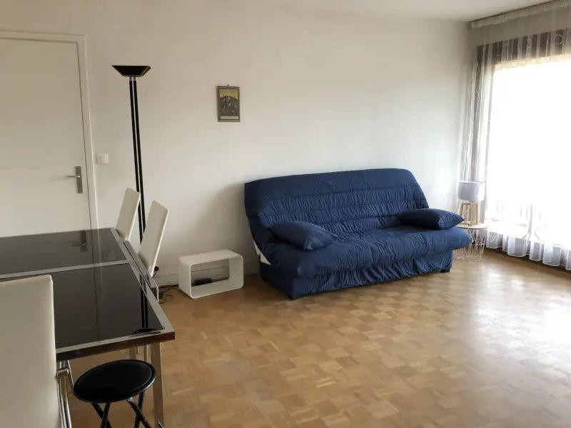 
                                                Location
                                                 Appartement lumineux, balcon, superbe vue dégagée