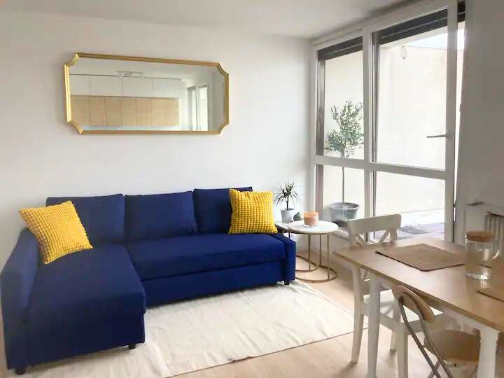 
                                                Location
                                                 Appartement lumineux & calme (loyer tout inclus)