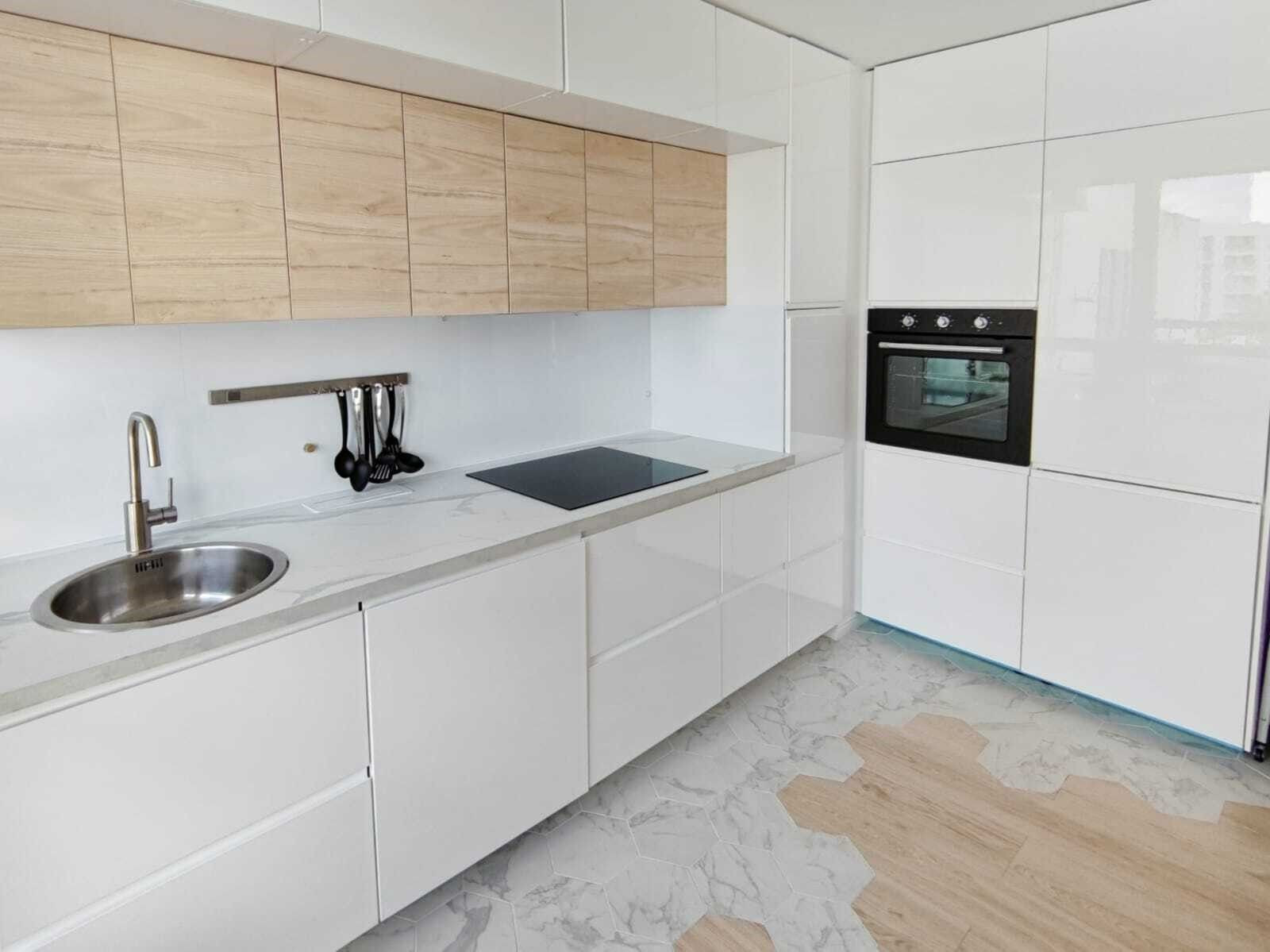 
                                                Location
                                                 Appartement lumineux & calme (loyer tout inclus)