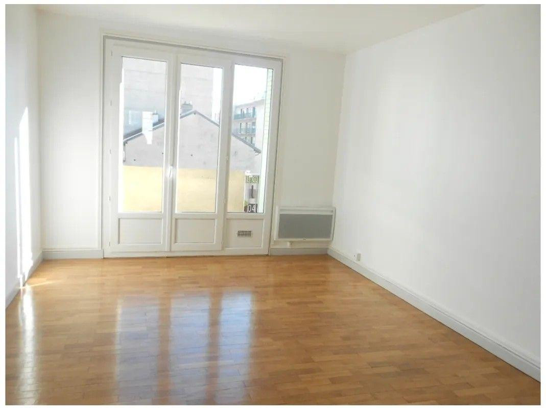 
                                                Location
                                                 Appartement lumineux dans quartier tranquille
