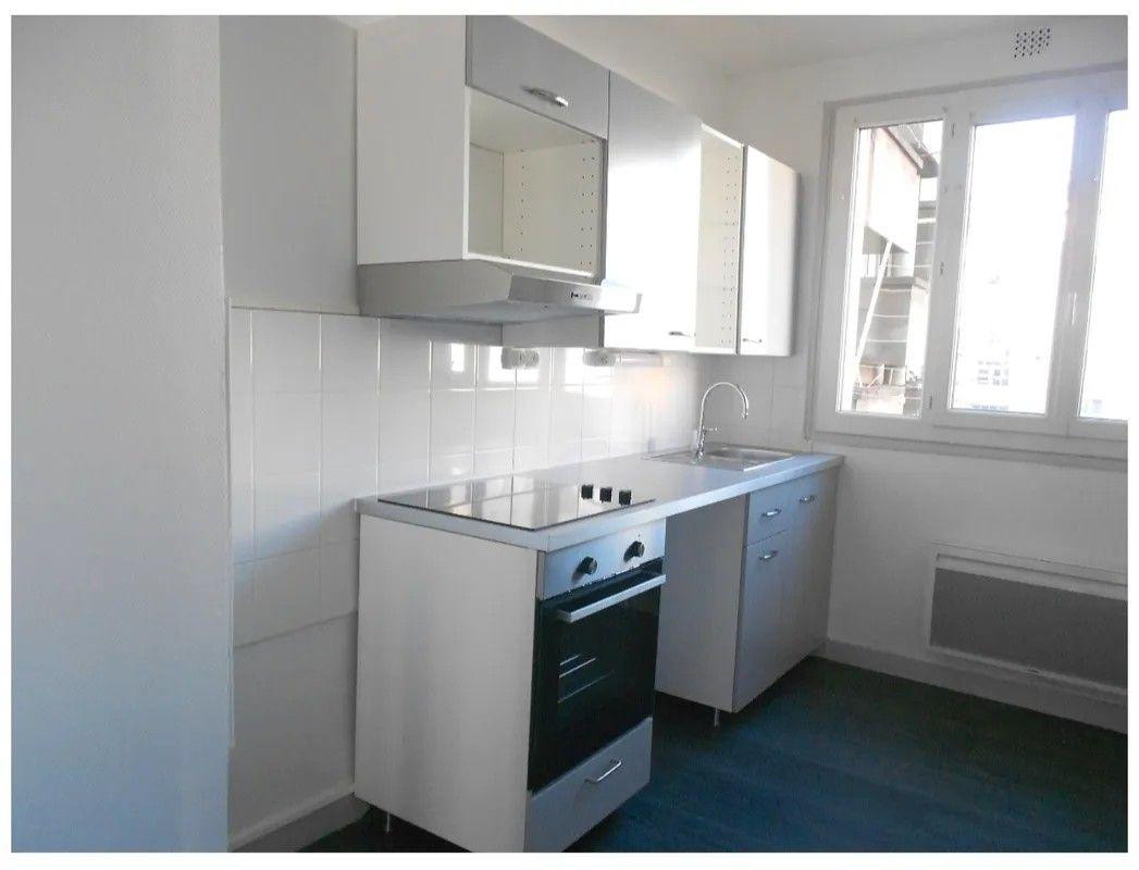 
                                                Location
                                                 Appartement lumineux dans quartier tranquille