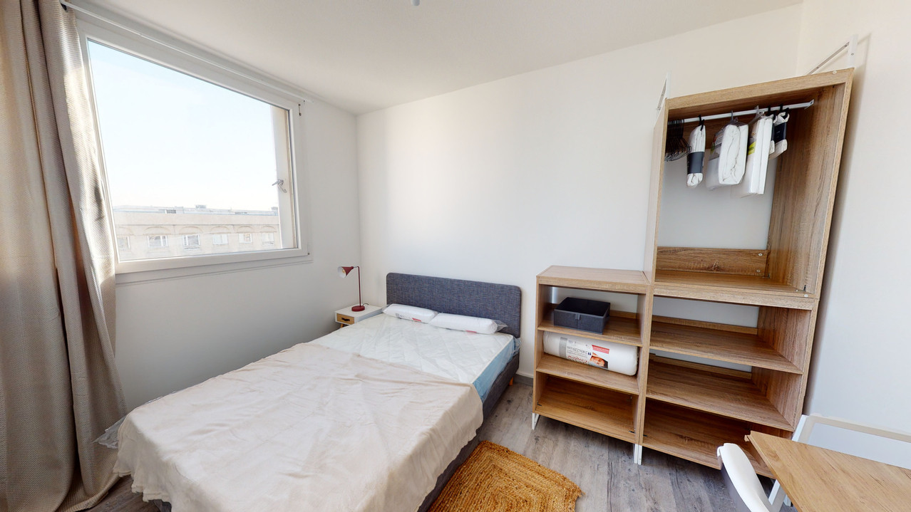 
                                                Colocation
                                                 Appartement lumineux de type F4 meublé à Lyon 8