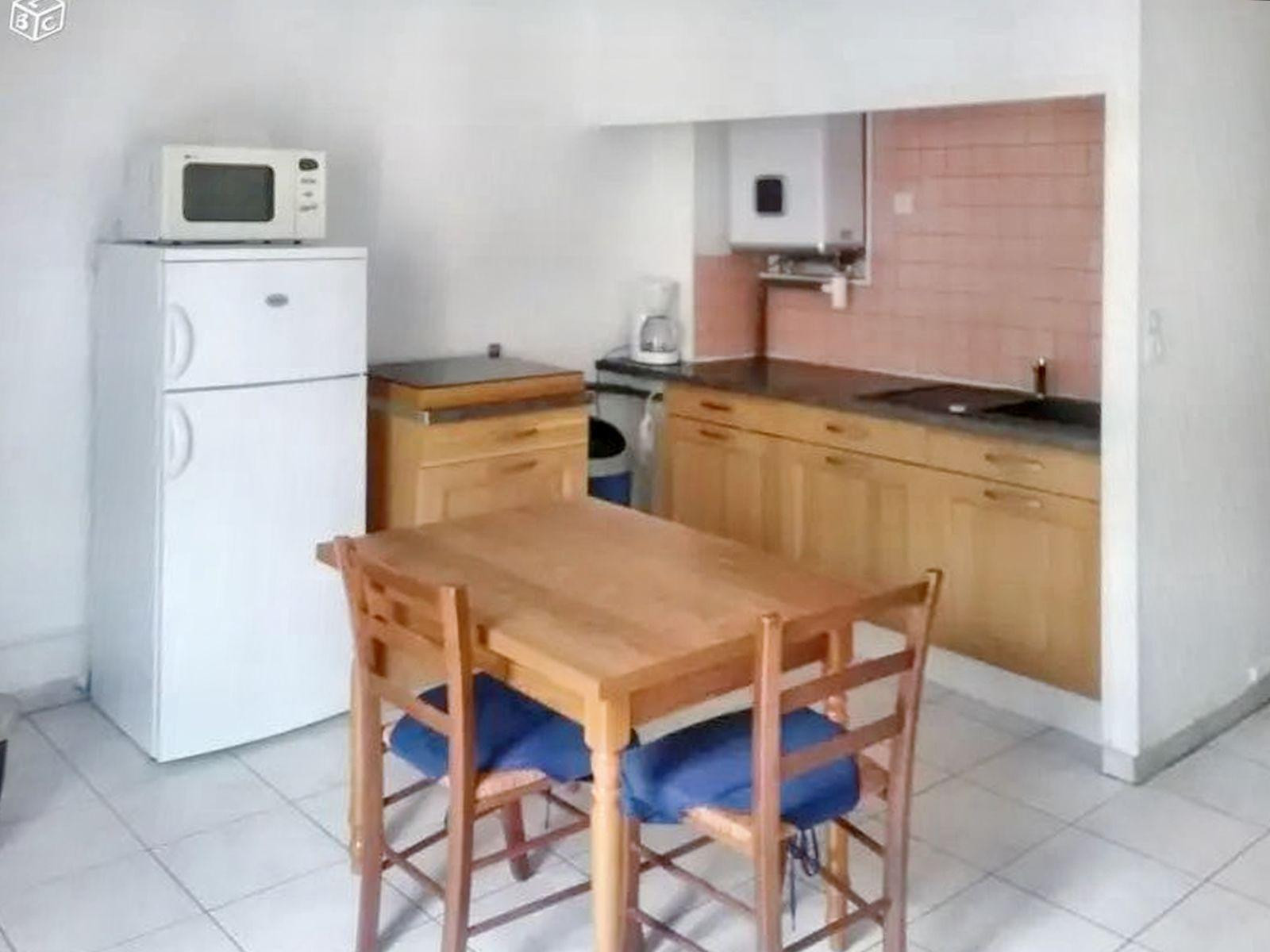 
                                                Location
                                                 Appartement lumineux, équipements top