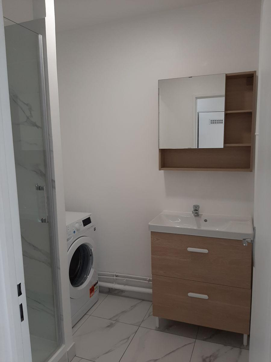 
                                                Colocation
                                                 Appartement lumineux et calme refait à neuf
