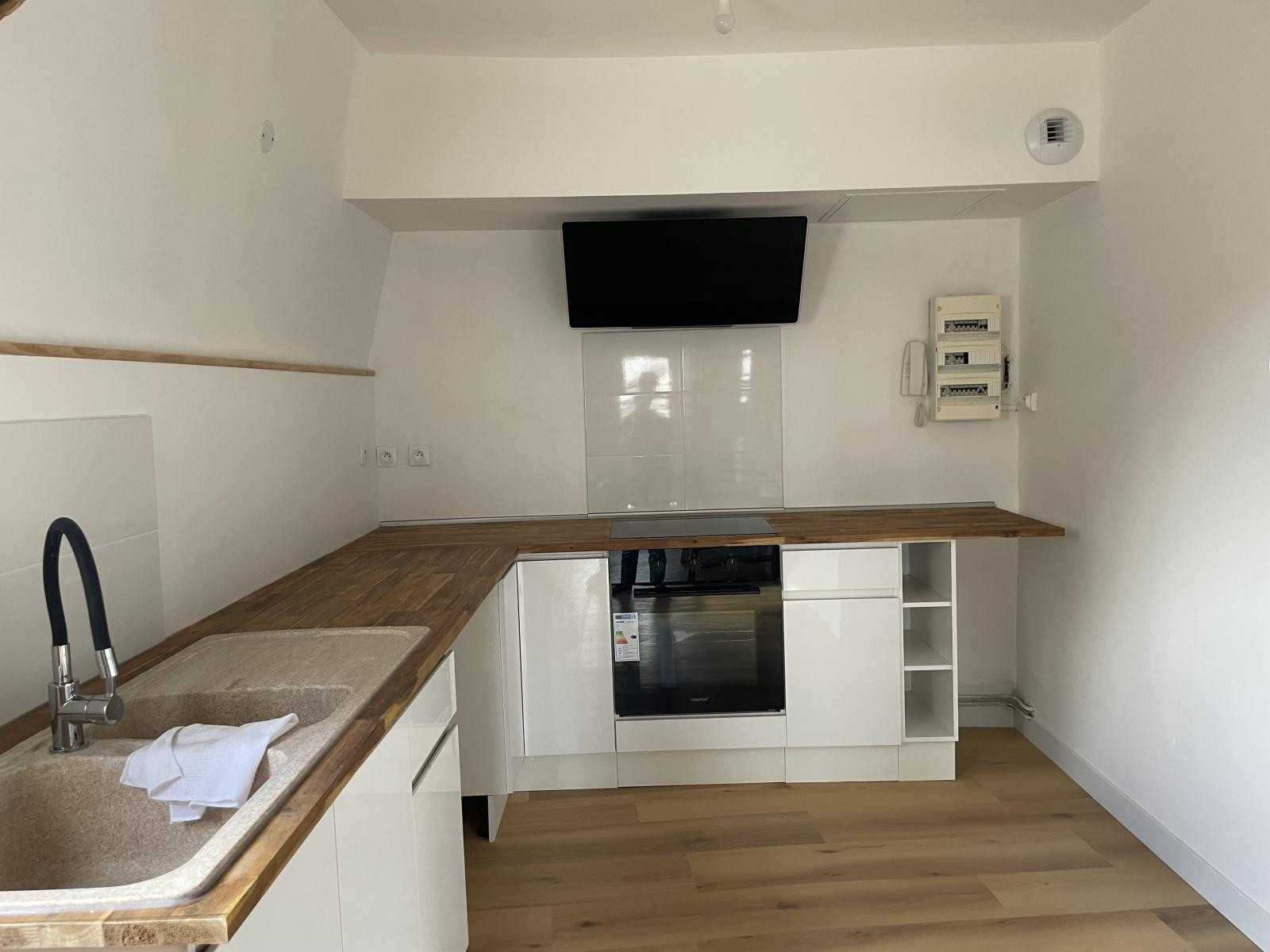 
                                                Location
                                                 Appartement lumineux et chaleureux à louer
