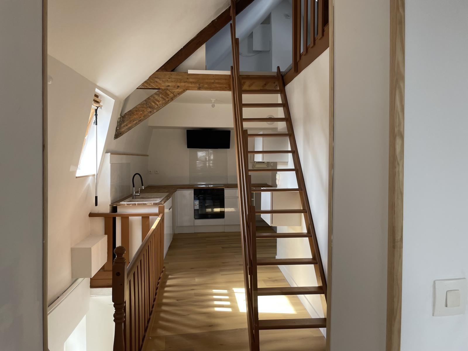
                                                Location
                                                 Appartement lumineux et chaleureux à louer