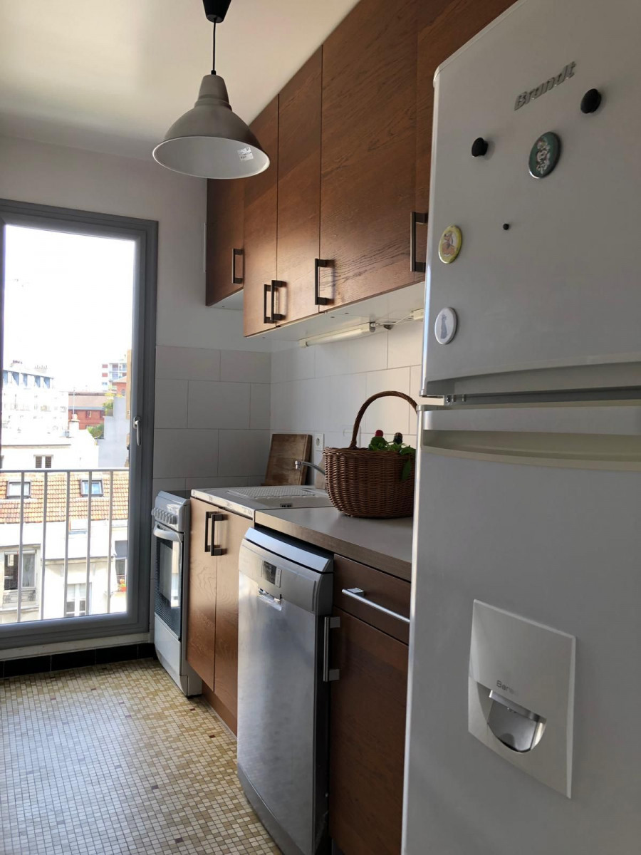 
                                                Location
                                                 Appartement lumineux et fonctionnel (loyer tout inclus)