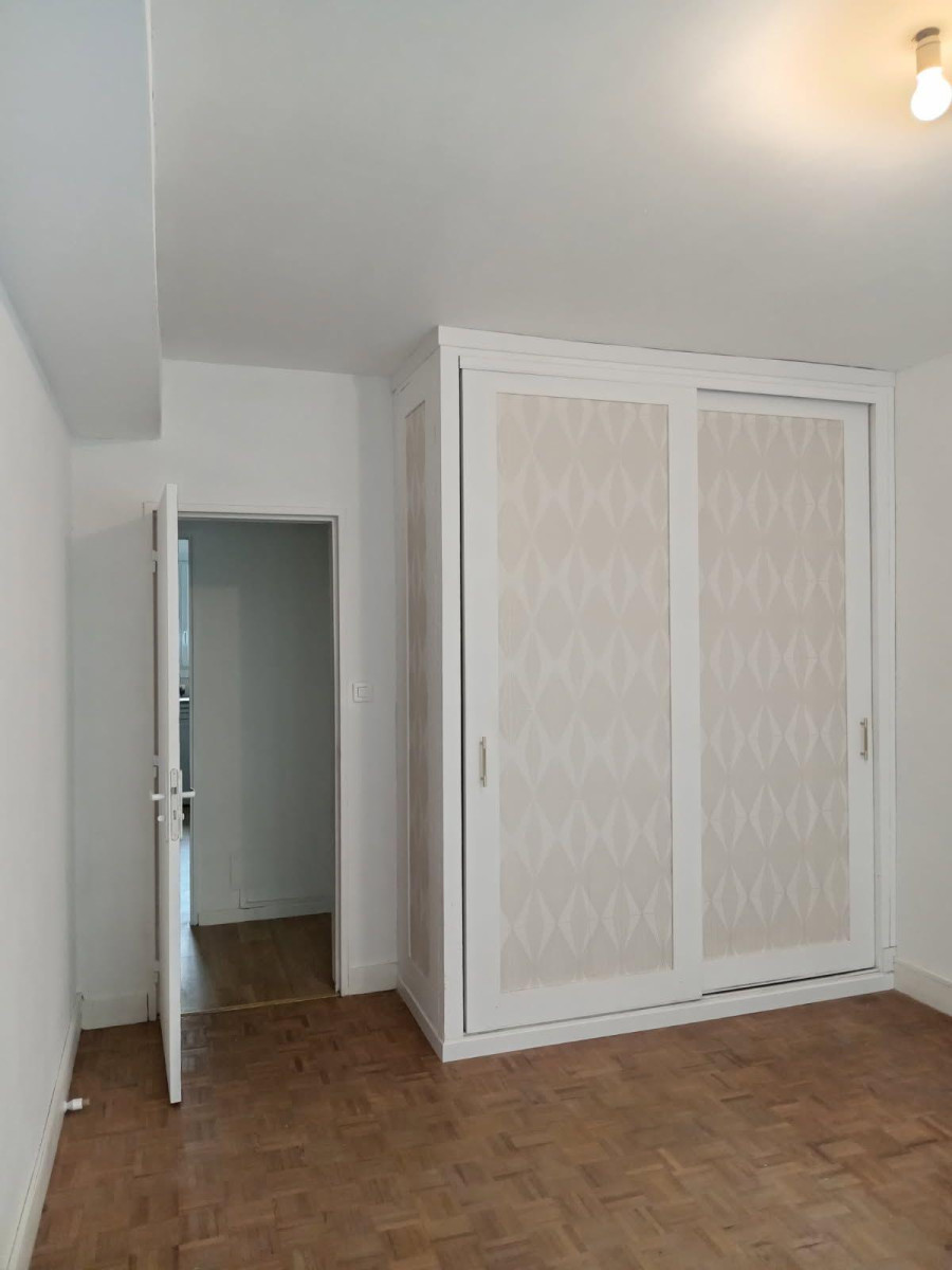 
                                                Location
                                                 Appartement lumineux et rénové