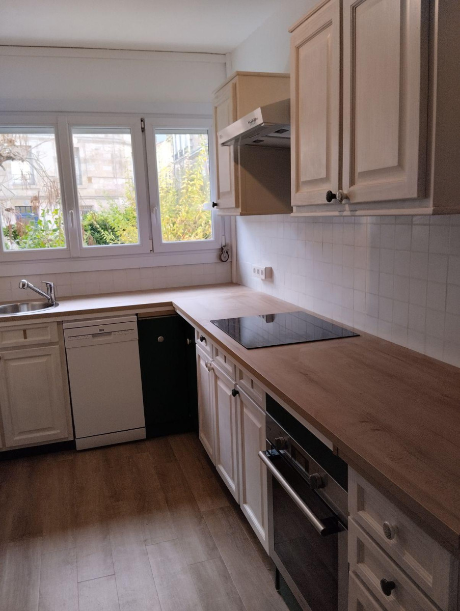 
                                                Location
                                                 Appartement lumineux et rénové