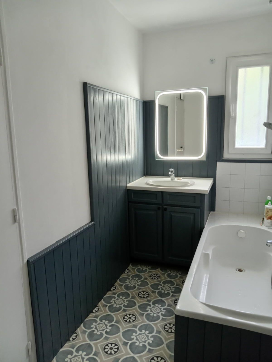 
                                                Location
                                                 Appartement lumineux et rénové