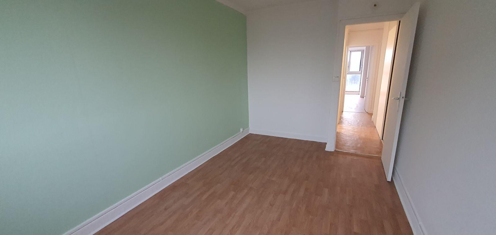 
                                                Location
                                                 Appartement lumineux F3 67m2 refait à neuf