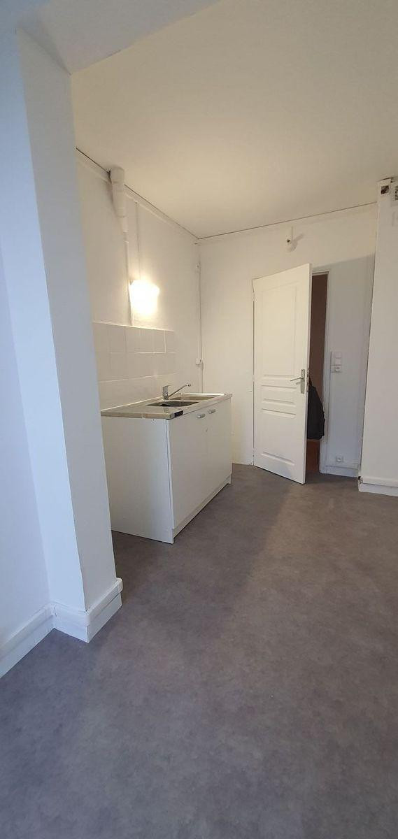 
                                                Location
                                                 Appartement lumineux F3 67m2 refait à neuf