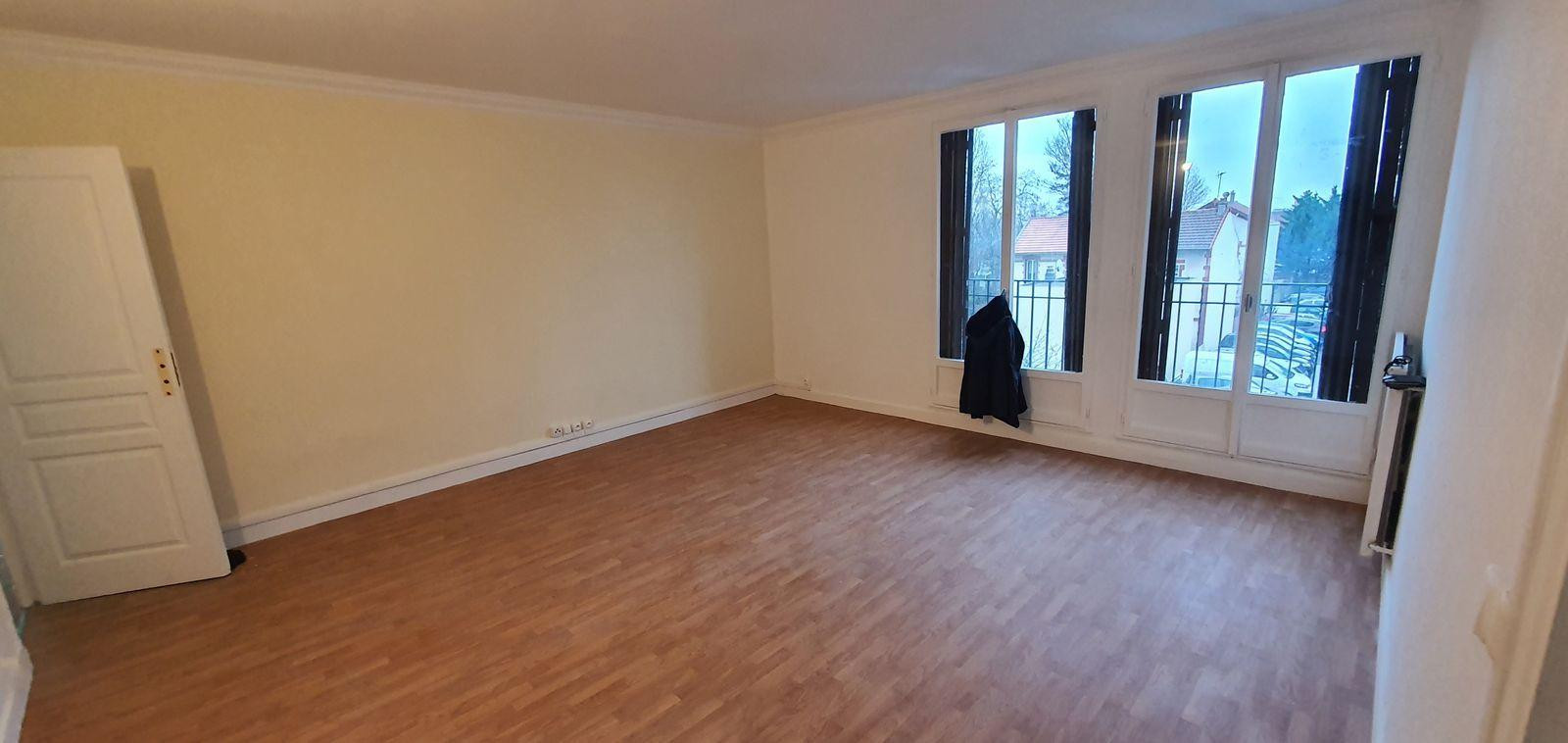 
                                                Location
                                                 Appartement lumineux F3 67m2 refait à neuf