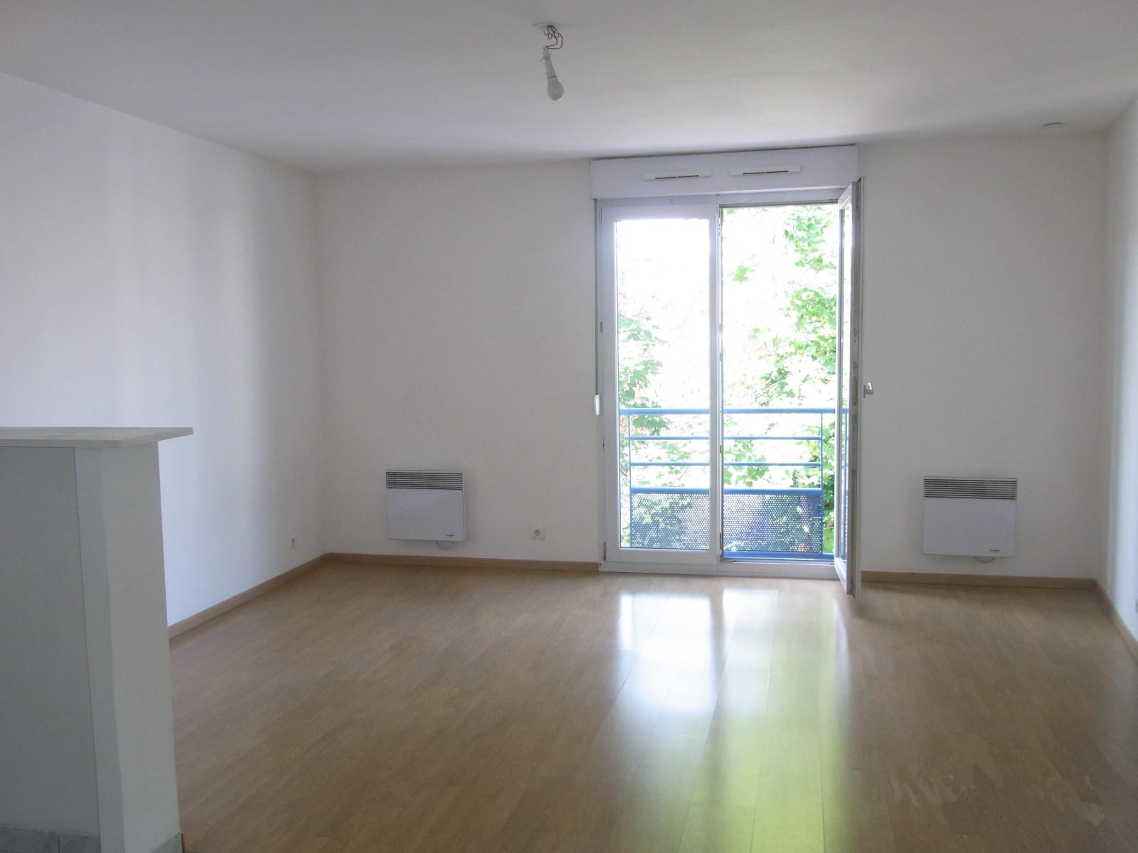 
                                                Location
                                                 Appartement lumineux fonctionnel
