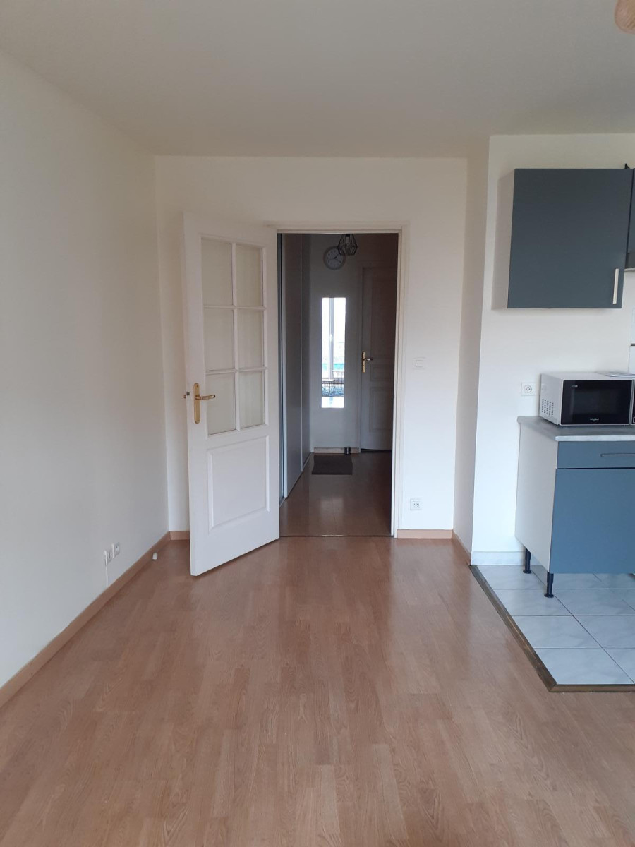 
                                                Location
                                                 Appartement lumineux fonctionnel