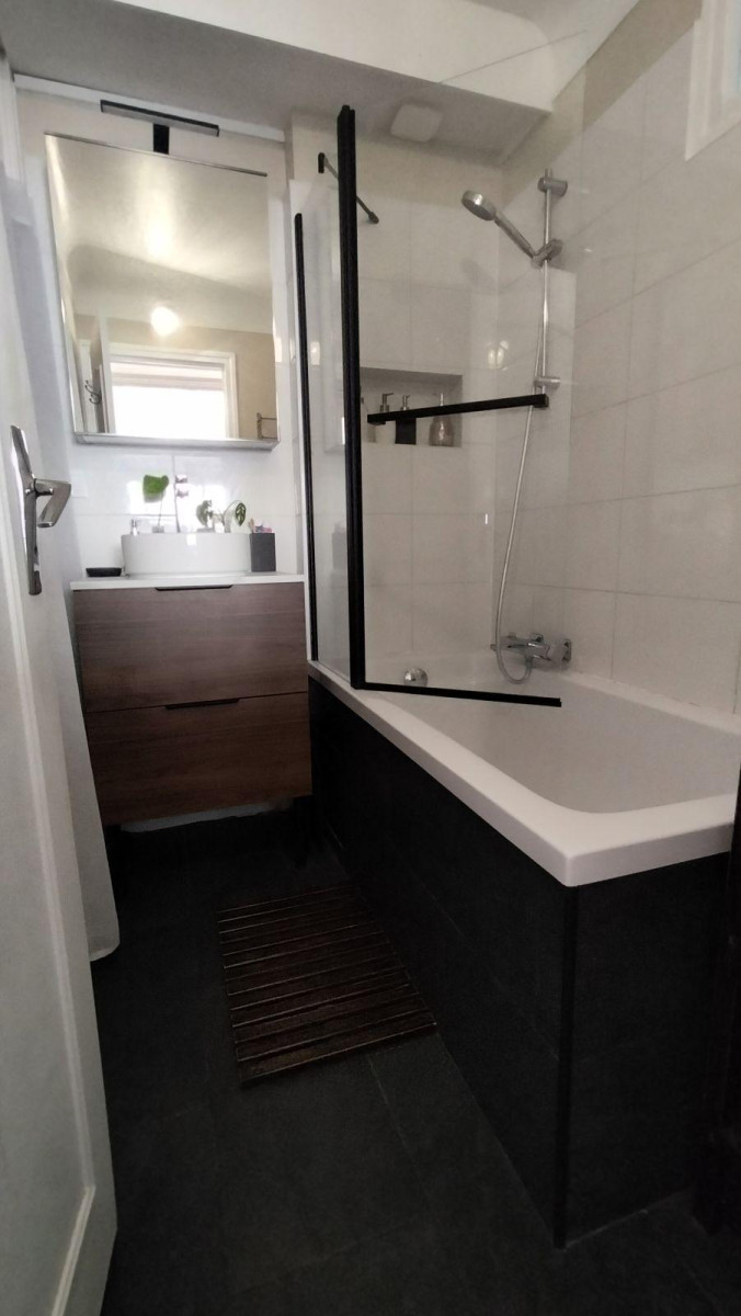 
                                                Location
                                                 Appartement lumineux proche transports et centre