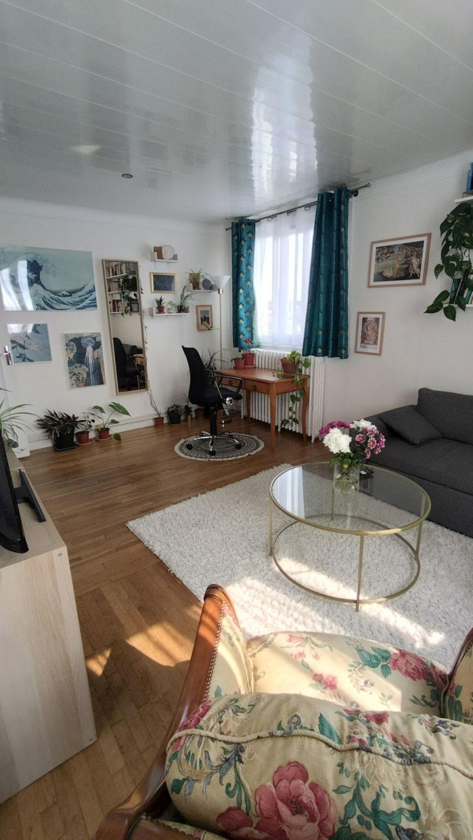 
                                                Location
                                                 Appartement lumineux proche transports et centre