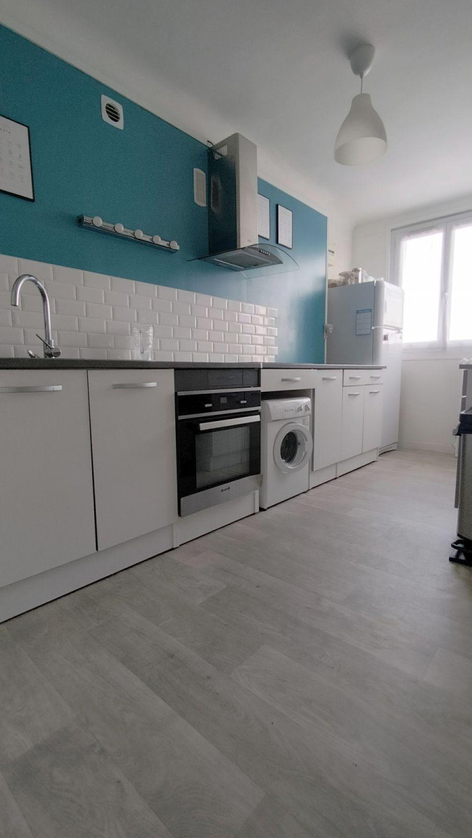 
                                                Location
                                                 Appartement lumineux proche transports et centre