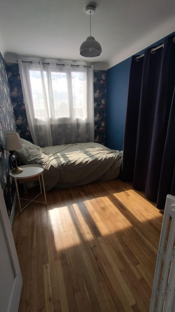 
                                                Location
                                                 Appartement lumineux proche transports et centre