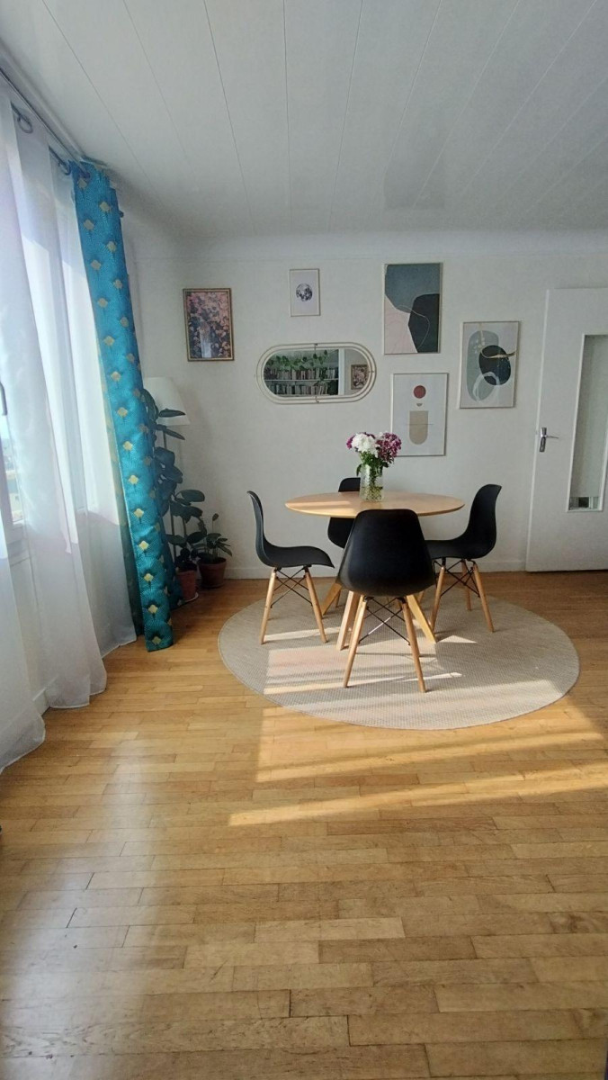 
                                                Location
                                                 Appartement lumineux proche transports et centre