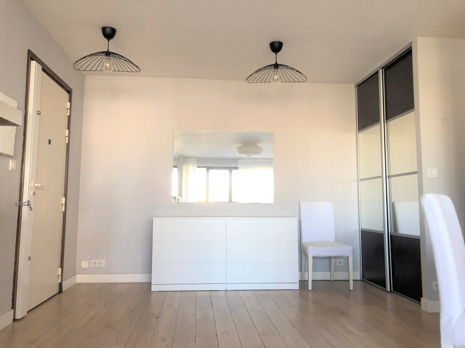 
                                                Location
                                                 Appartement lumineux, Saint-Cloud (loyer tout inclus)