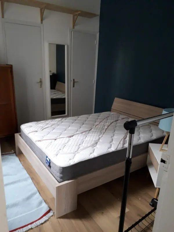 
                                                Location
                                                 Appartement lumineux, salon orienté sud.